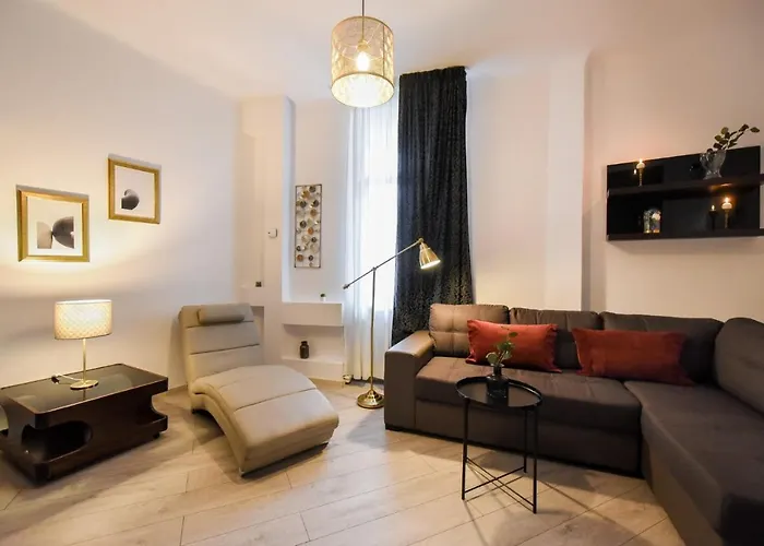 Amazing Location & Elegant Apt - Old Town