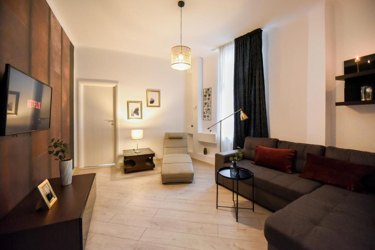 Amazing Location & Elegant Apt - Old Town * Bucureşti