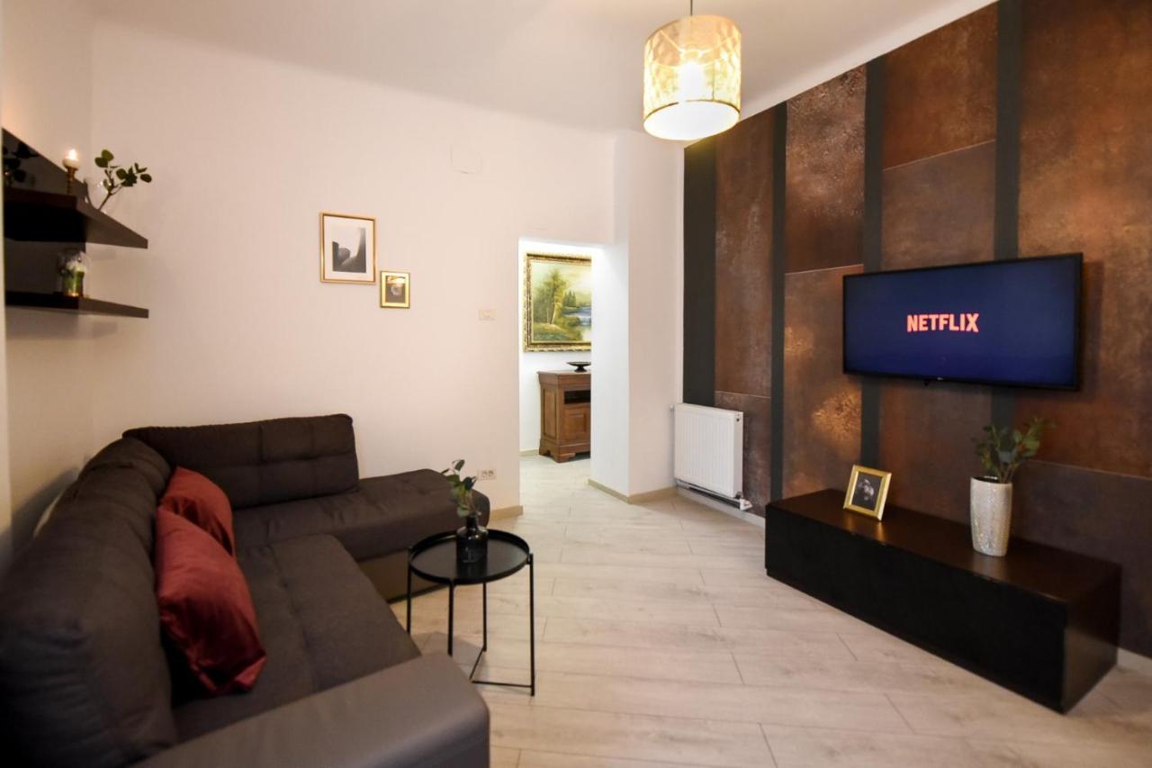Amazing Location & Elegant Apt - Old Town